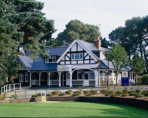 The Lodge At Meyrick Park Bournemouth Exterior photo
